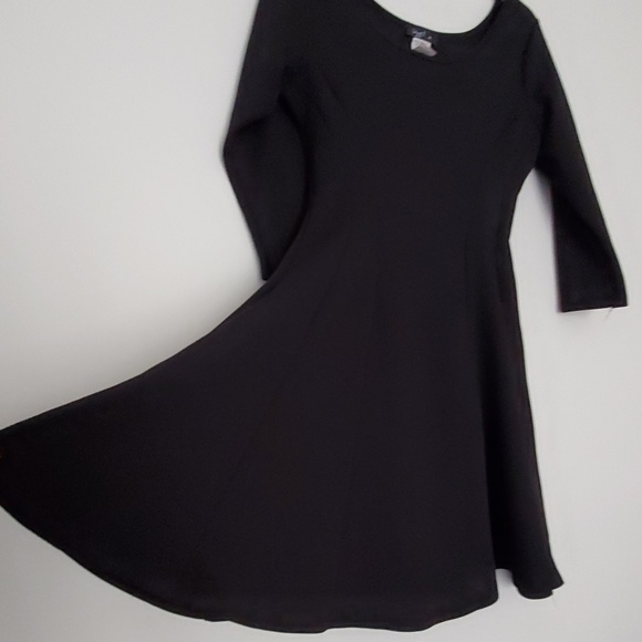 Black short - Picture 3 of 4